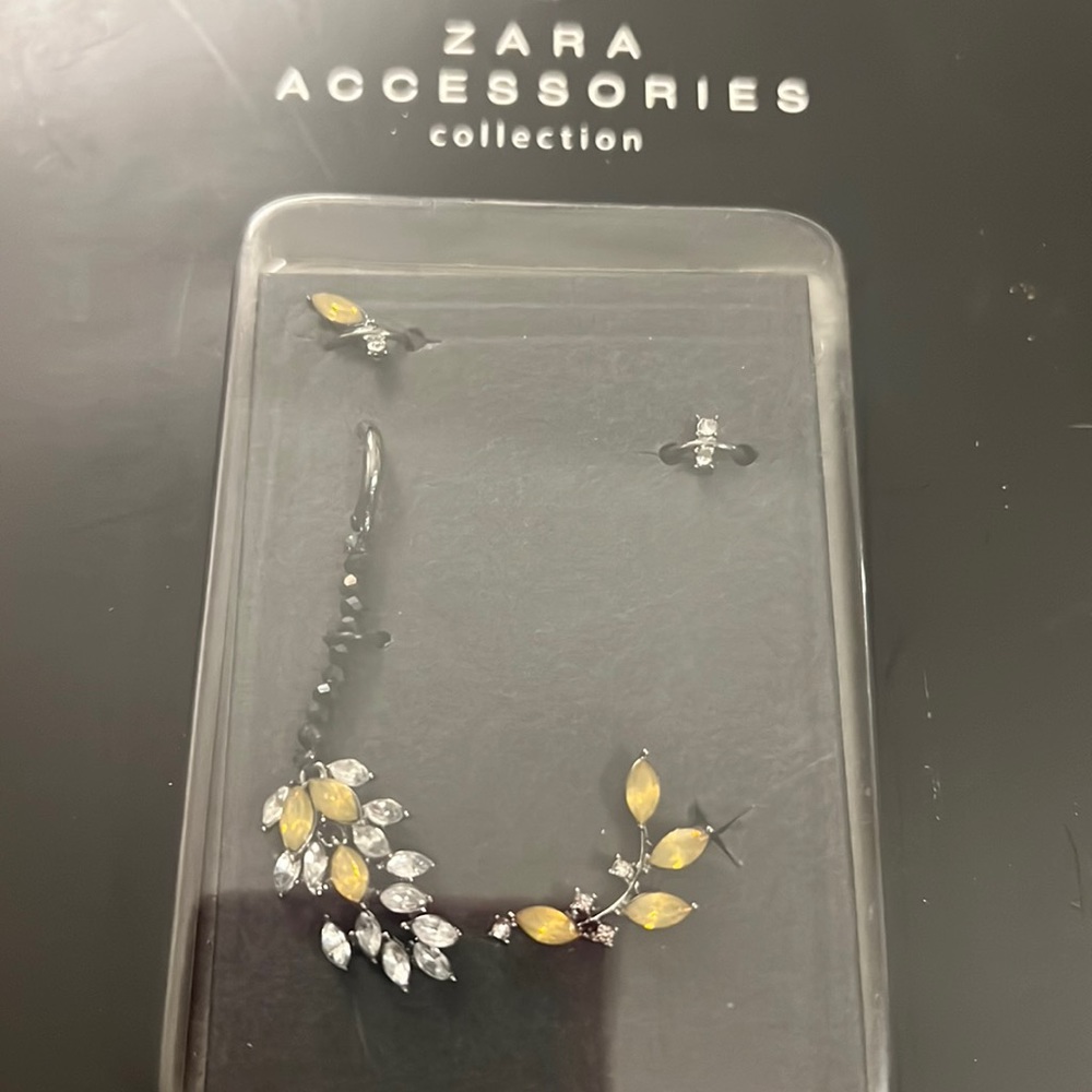 Zara 💛💛💛 Crystal Ear Cuff Earrings - NWT